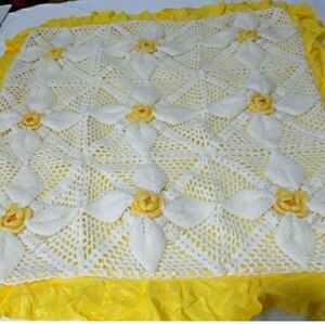 Handmade Blanket Yellow And White Roses Crocheted Lined 36"×36"